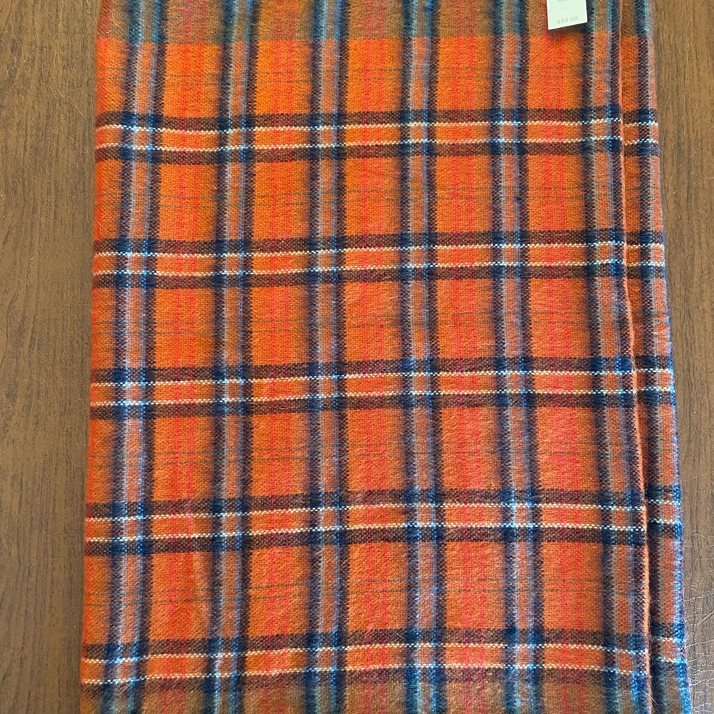 Women’s hoop scarf